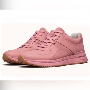 Everlane Women’s Tread tennis shoe in bubblegum